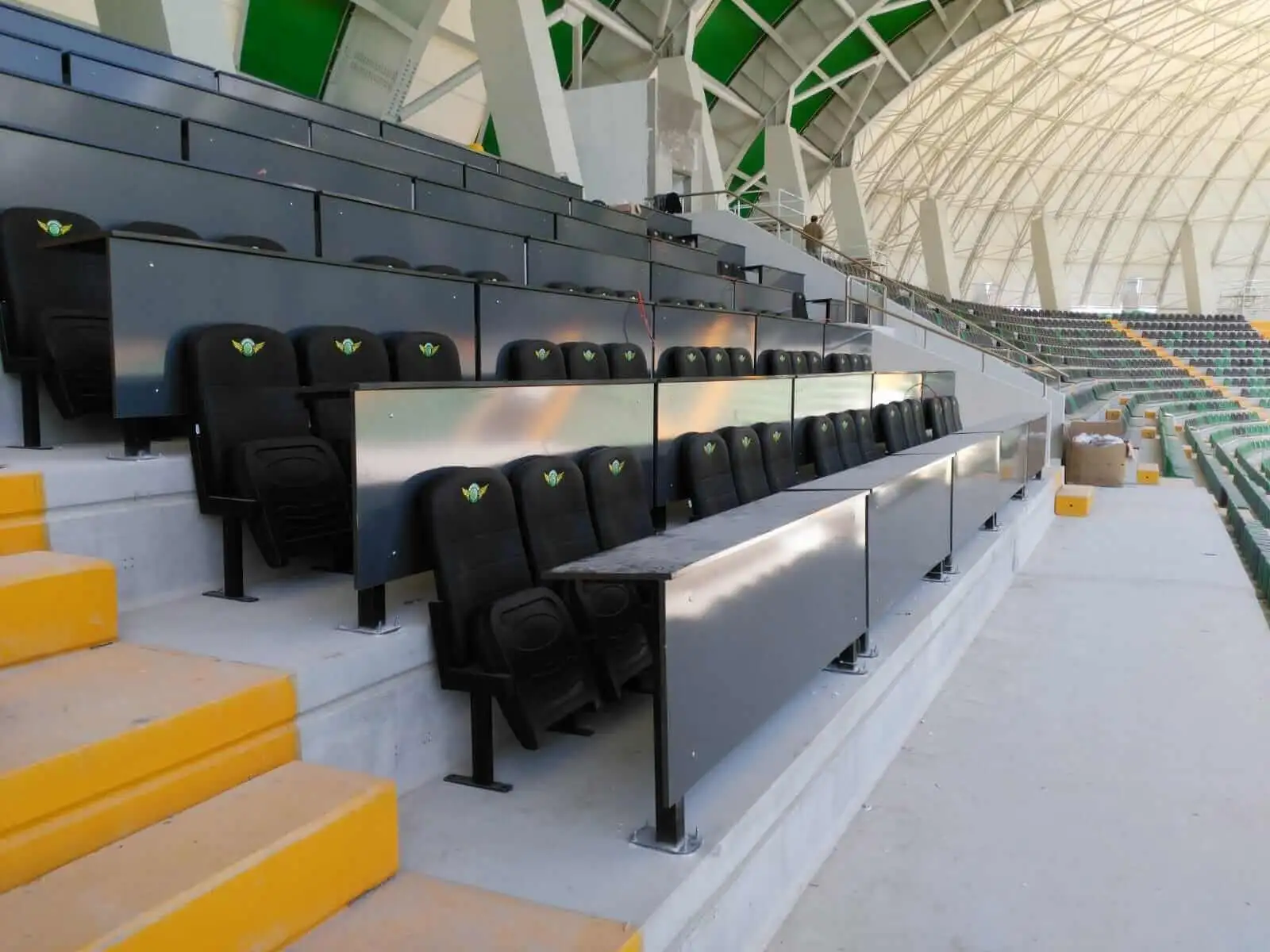 Stadyum Koltuğu Seçimi: Tribün Projeleri İçin Kapsamlı Ürün, Malzeme ve Sistem Rehberi